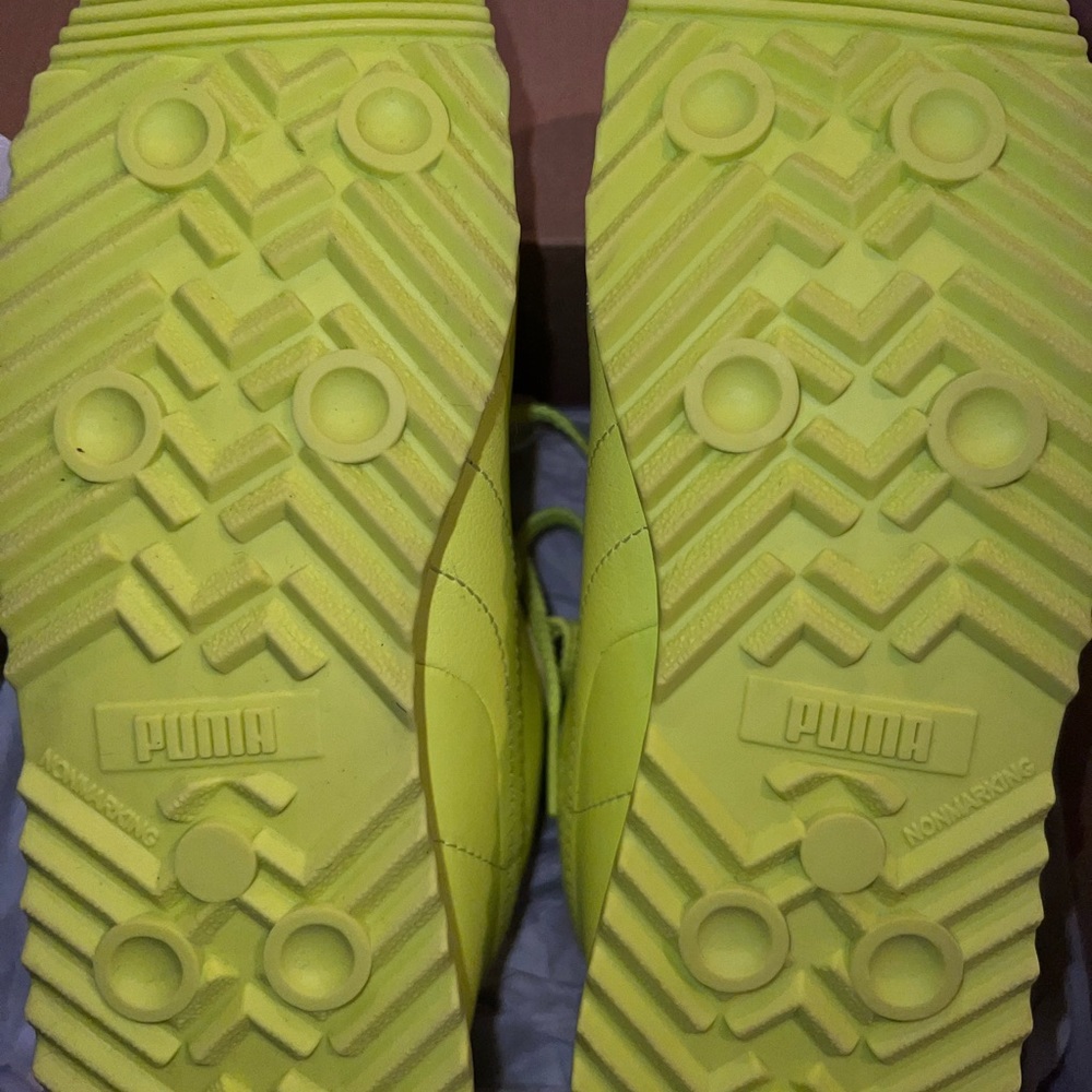 Brand new never worn lime green puma